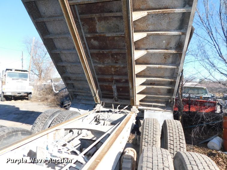 image for item DJ5879 1991 Freightliner FLD120  dump truck