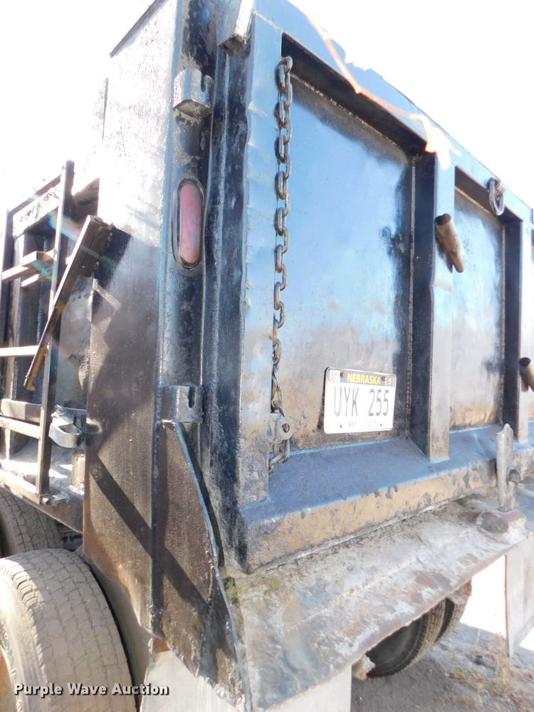 image for item DJ5879 1991 Freightliner FLD120  dump truck