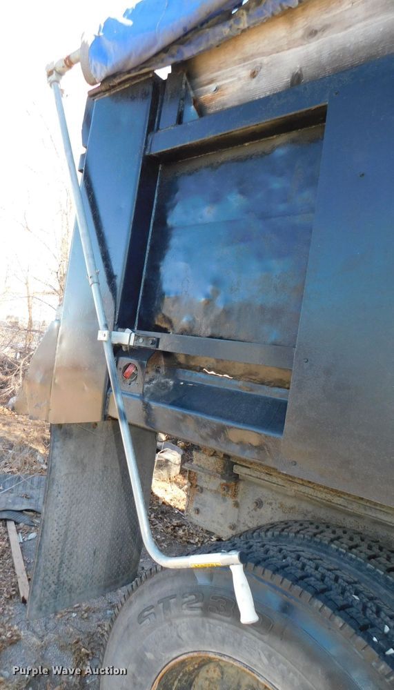 image for item DJ5879 1991 Freightliner FLD120  dump truck