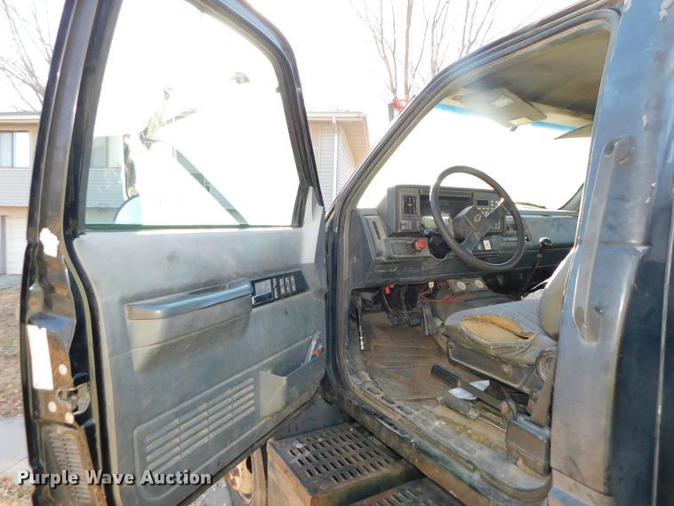 image for item DJ5880 1995 Chevrolet Kodiak C6H042  utility truck with crane