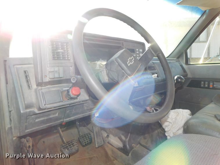 image for item DJ5880 1995 Chevrolet Kodiak C6H042  utility truck with crane