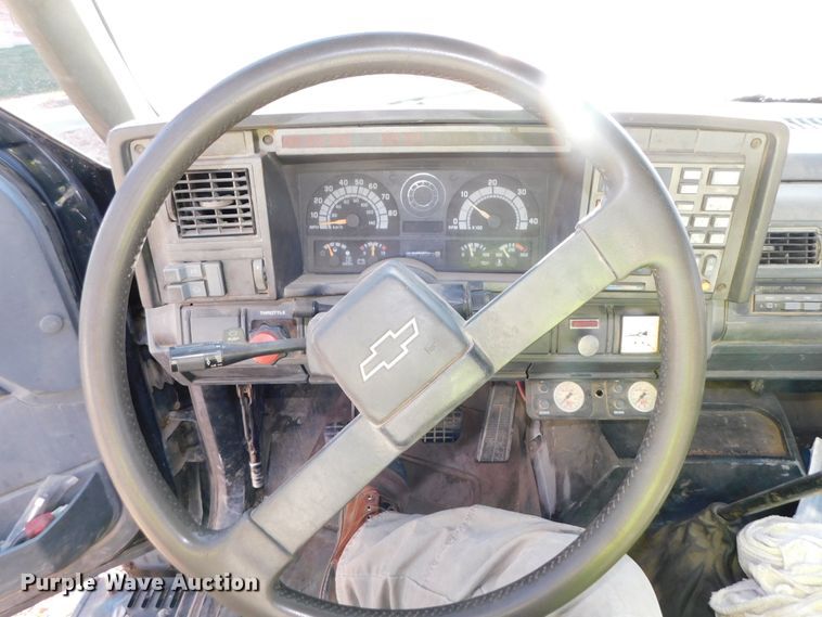 image for item DJ5880 1995 Chevrolet Kodiak C6H042  utility truck with crane