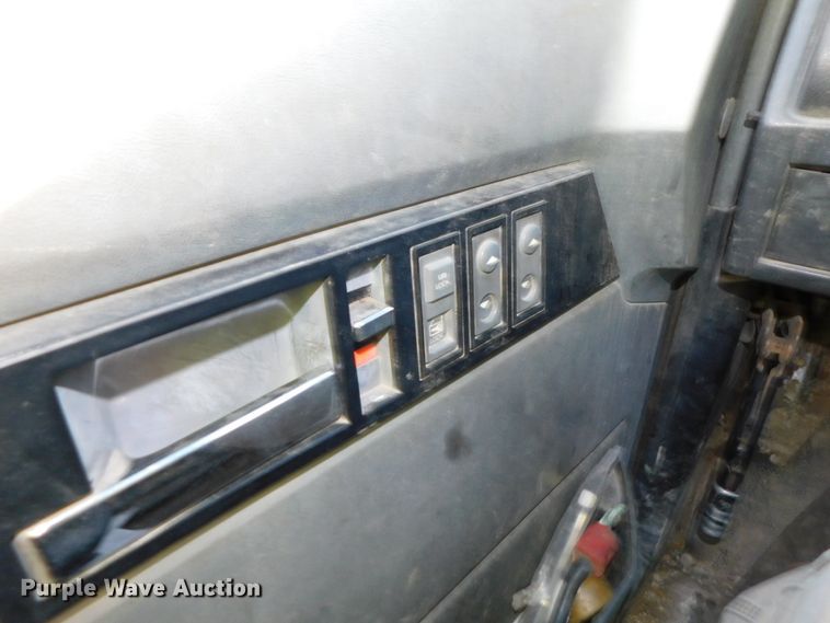 image for item DJ5880 1995 Chevrolet Kodiak C6H042  utility truck with crane