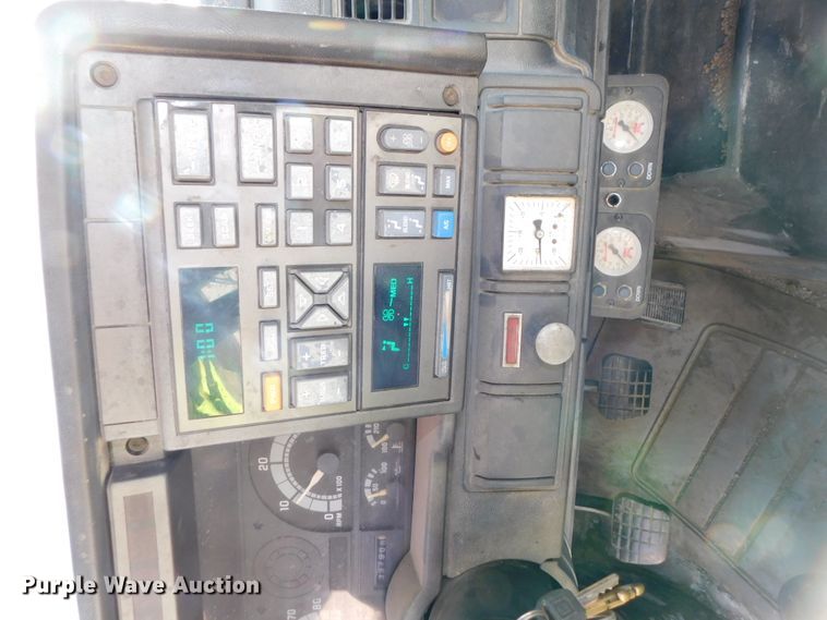 image for item DJ5880 1995 Chevrolet Kodiak C6H042  utility truck with crane