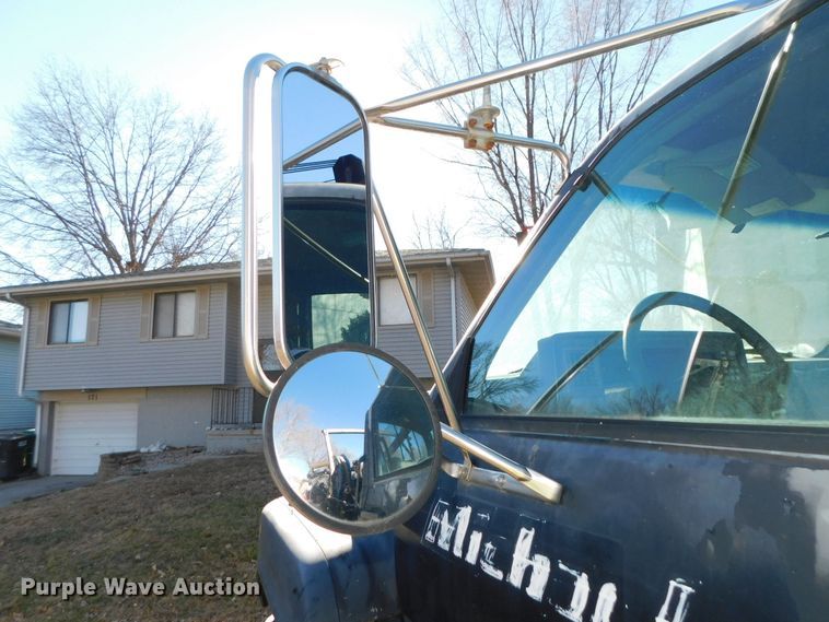 image for item DJ5880 1995 Chevrolet Kodiak C6H042  utility truck with crane