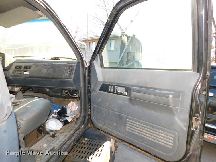 image for item DJ5880 1995 Chevrolet Kodiak C6H042  utility truck with crane