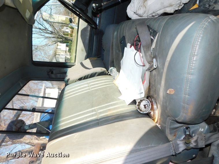 image for item DJ5880 1995 Chevrolet Kodiak C6H042  utility truck with crane