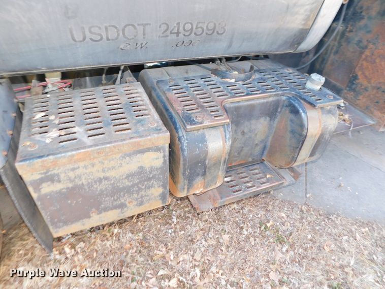 image for item DJ5880 1995 Chevrolet Kodiak C6H042  utility truck with crane