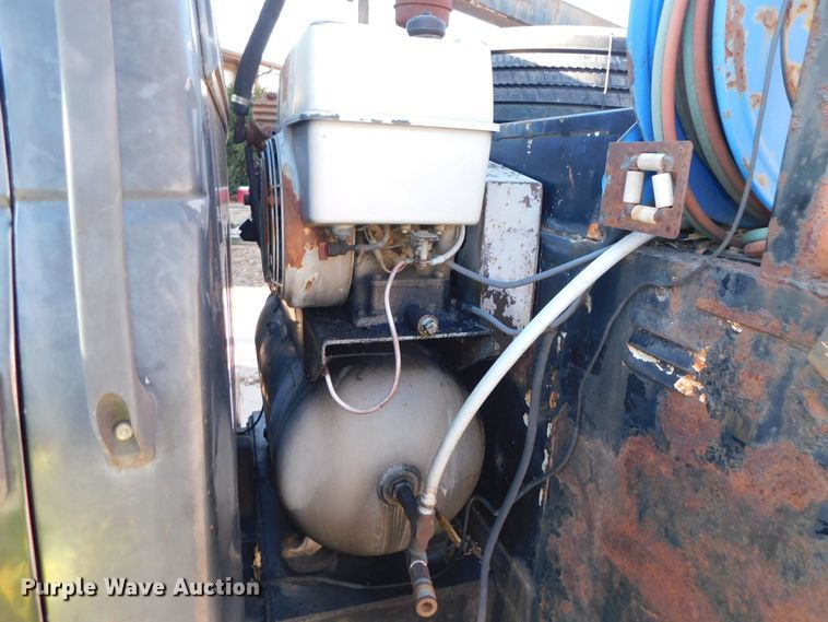 image for item DJ5880 1995 Chevrolet Kodiak C6H042  utility truck with crane