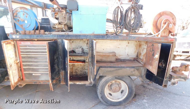 image for item DJ5880 1995 Chevrolet Kodiak C6H042  utility truck with crane