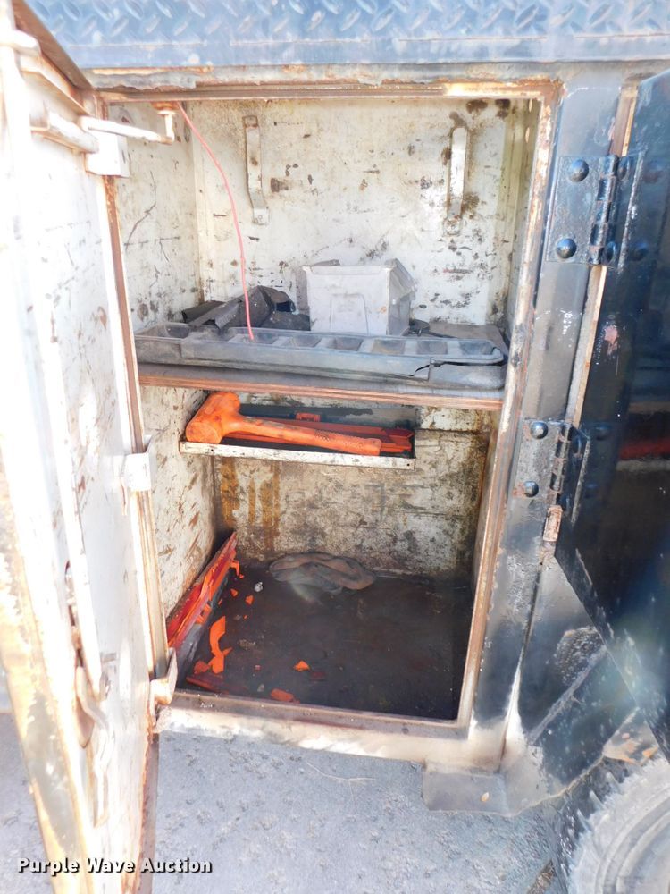 image for item DJ5880 1995 Chevrolet Kodiak C6H042  utility truck with crane