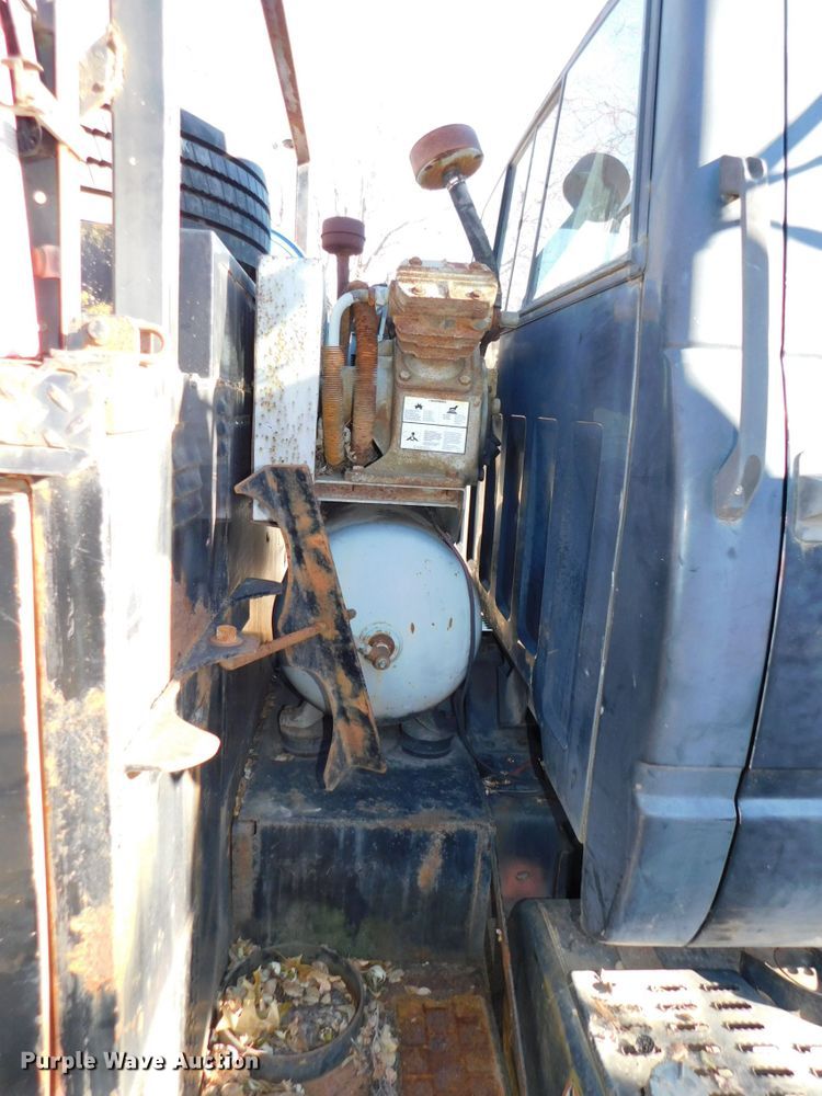 image for item DJ5880 1995 Chevrolet Kodiak C6H042  utility truck with crane