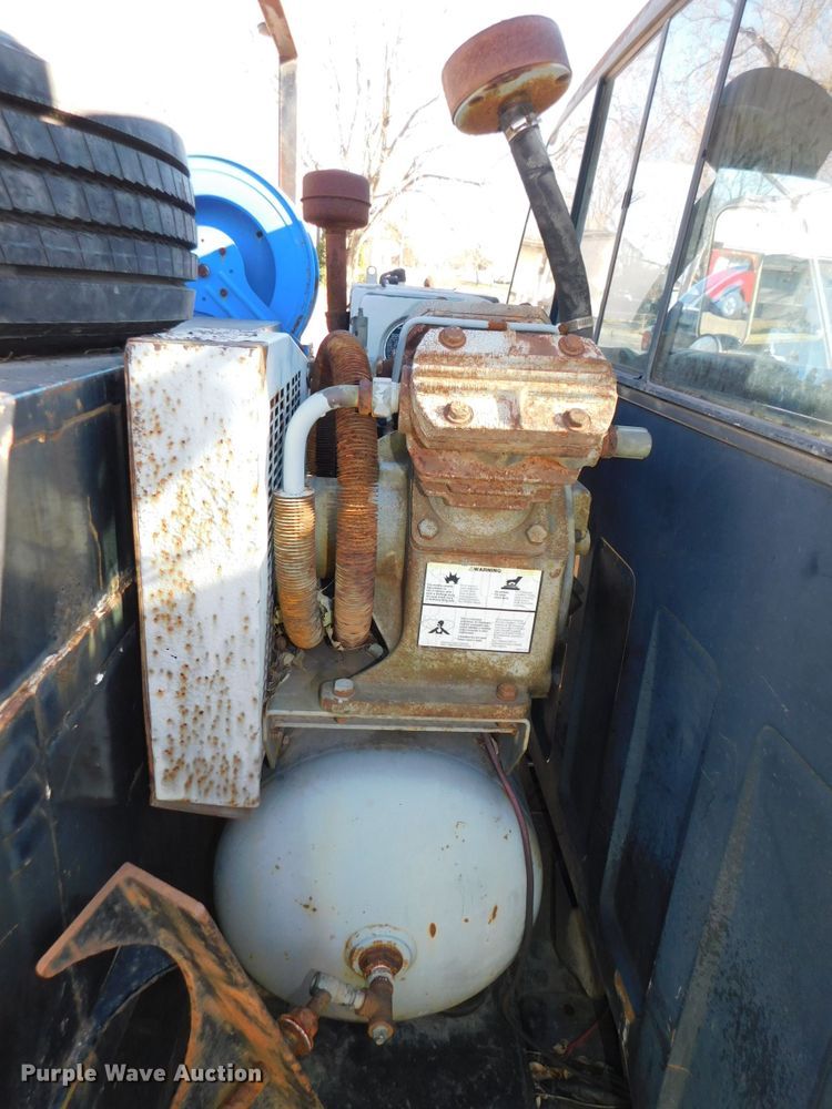 image for item DJ5880 1995 Chevrolet Kodiak C6H042  utility truck with crane