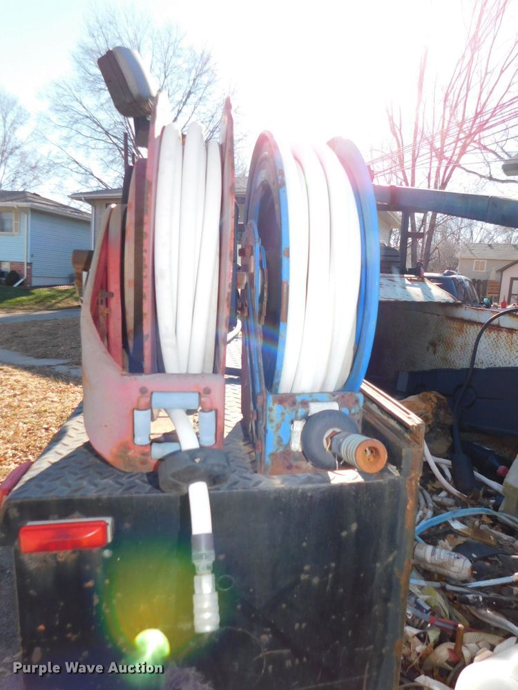 image for item DJ5880 1995 Chevrolet Kodiak C6H042  utility truck with crane