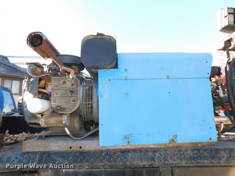 image for item DJ5880 1995 Chevrolet Kodiak C6H042  utility truck with crane