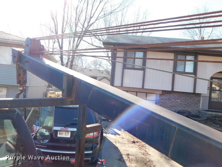 image for item DJ5880 1995 Chevrolet Kodiak C6H042  utility truck with crane