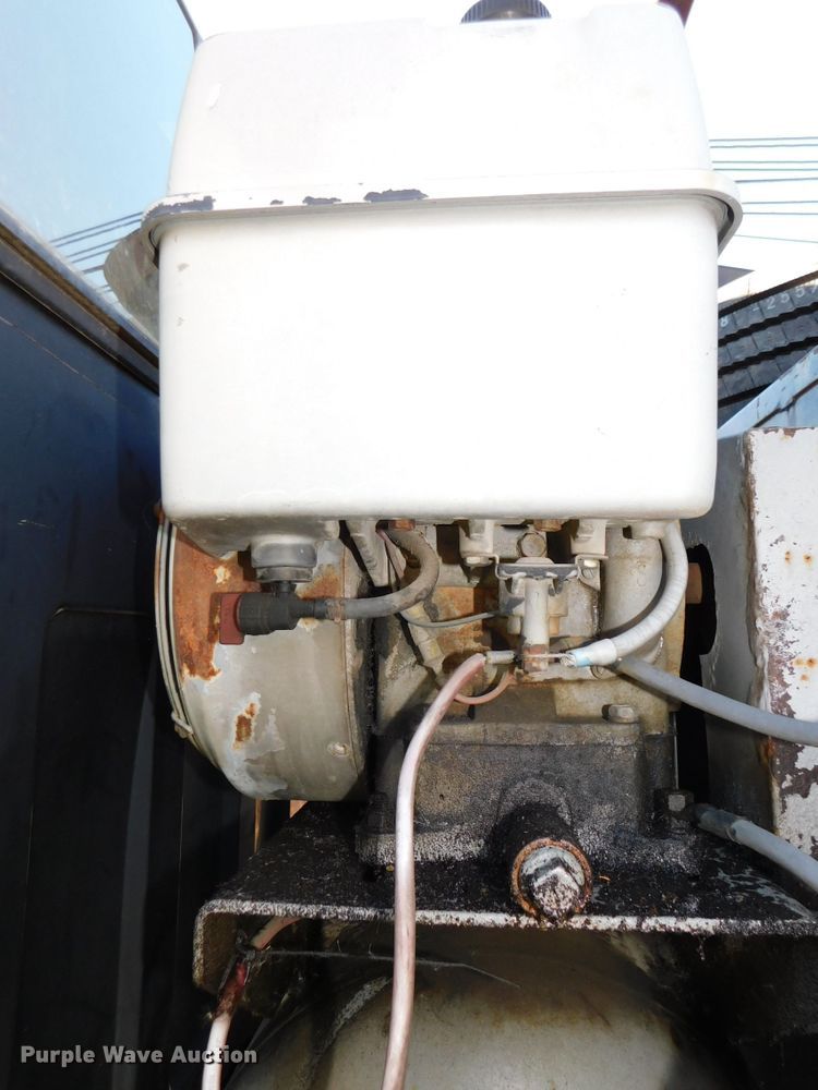 image for item DJ5880 1995 Chevrolet Kodiak C6H042  utility truck with crane