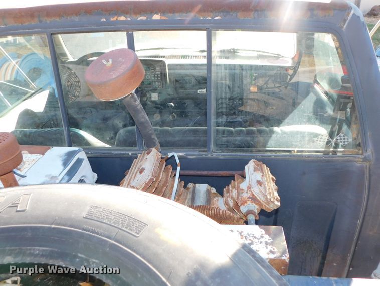 image for item DJ5880 1995 Chevrolet Kodiak C6H042  utility truck with crane