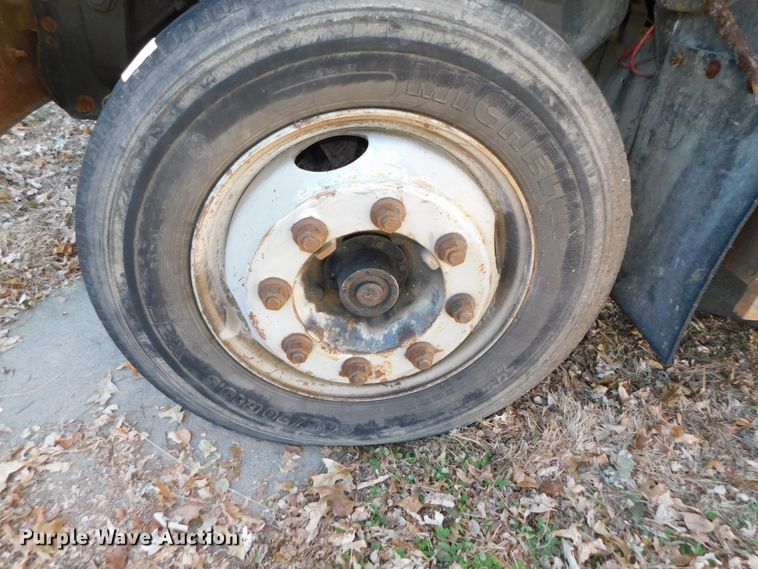 image for item DJ5880 1995 Chevrolet Kodiak C6H042  utility truck with crane