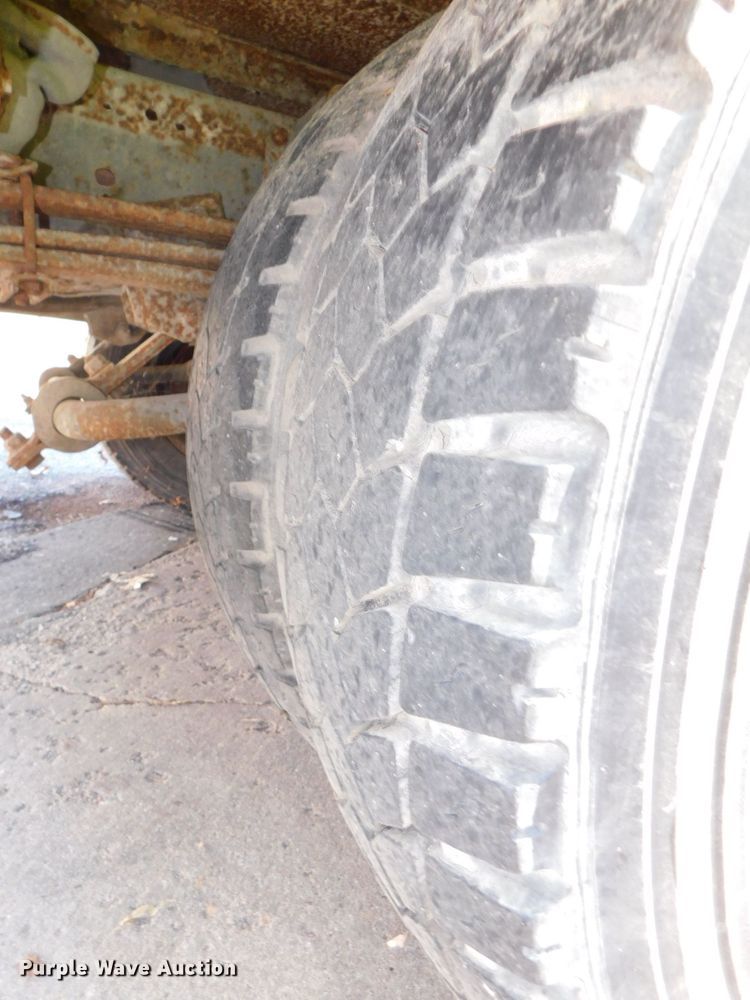 image for item DJ5880 1995 Chevrolet Kodiak C6H042  utility truck with crane