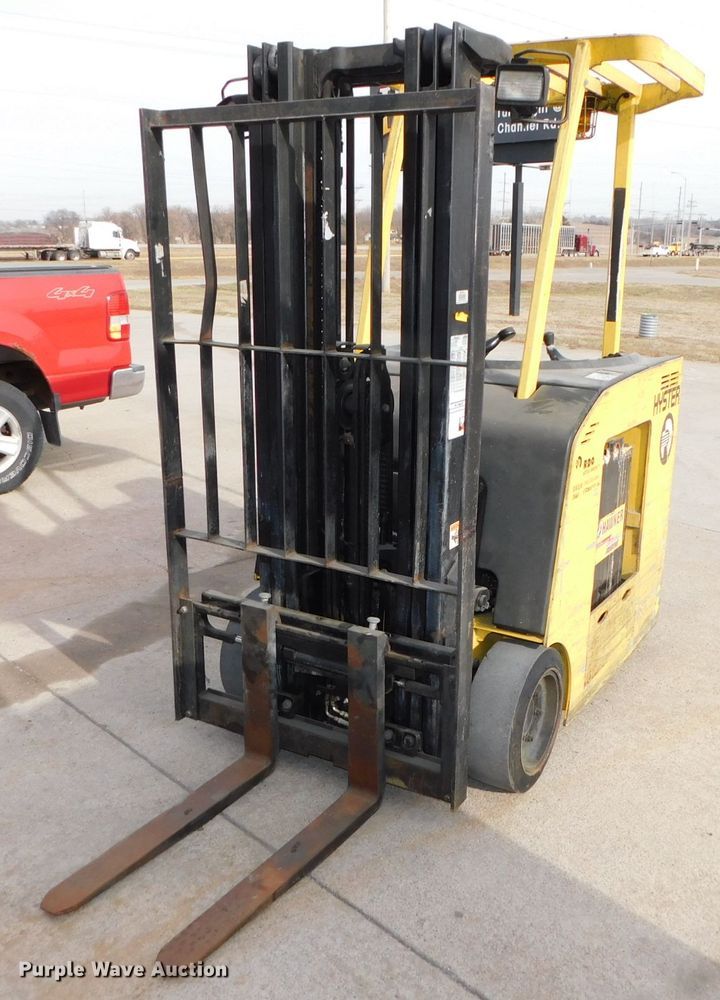 image for item DJ5883 2002 Hyster E40HSD  forklift