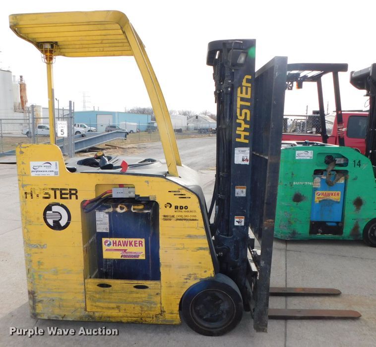 image for item DJ5883 2002 Hyster E40HSD  forklift