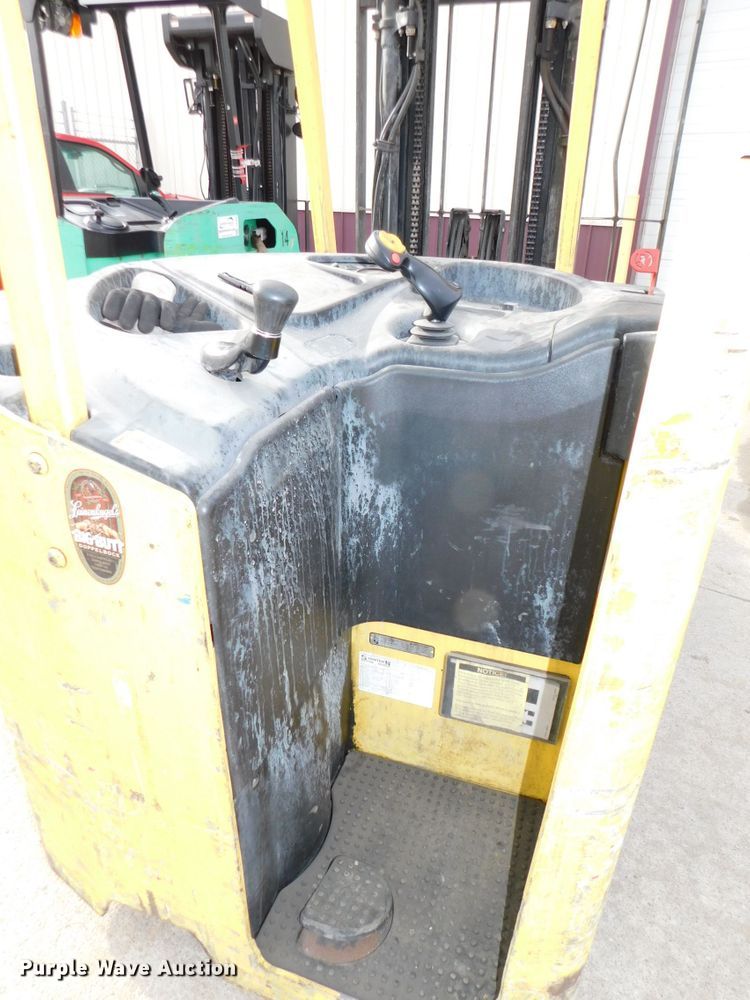 image for item DJ5883 2002 Hyster E40HSD  forklift