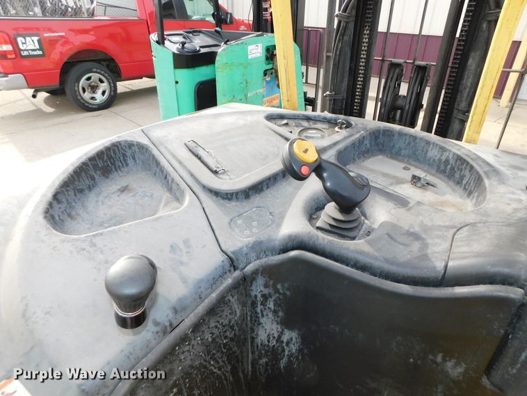 image for item DJ5883 2002 Hyster E40HSD  forklift