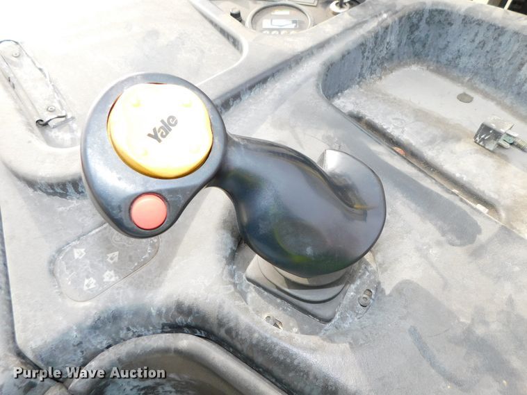 image for item DJ5883 2002 Hyster E40HSD  forklift