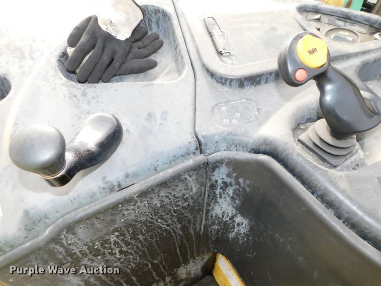 image for item DJ5883 2002 Hyster E40HSD  forklift