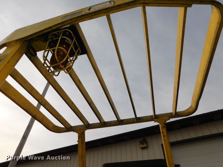 image for item DJ5883 2002 Hyster E40HSD  forklift