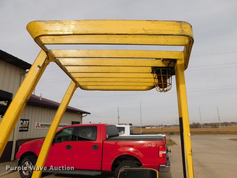 image for item DJ5883 2002 Hyster E40HSD  forklift