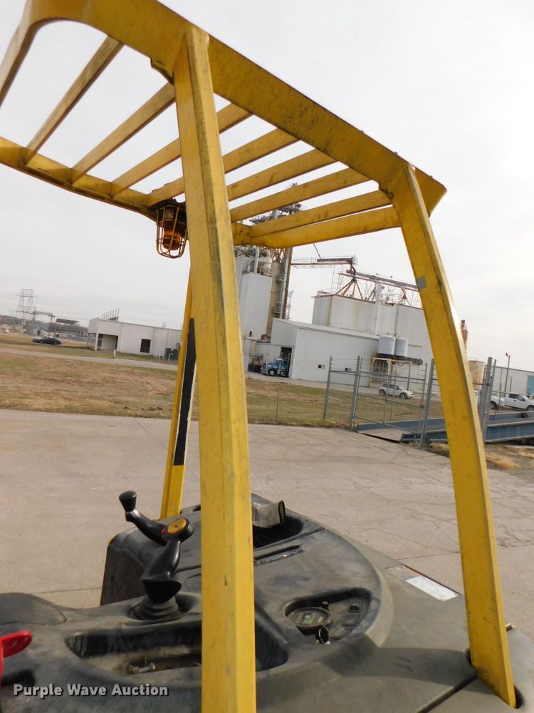 image for item DJ5883 2002 Hyster E40HSD  forklift