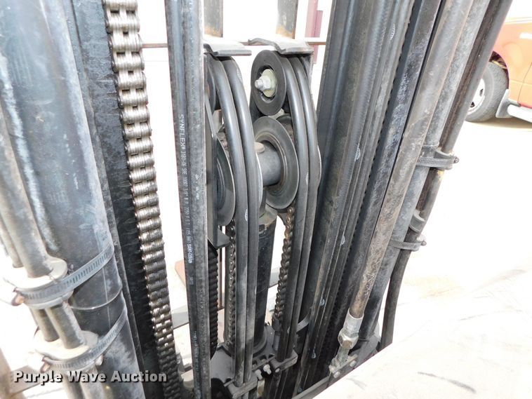 image for item DJ5883 2002 Hyster E40HSD  forklift