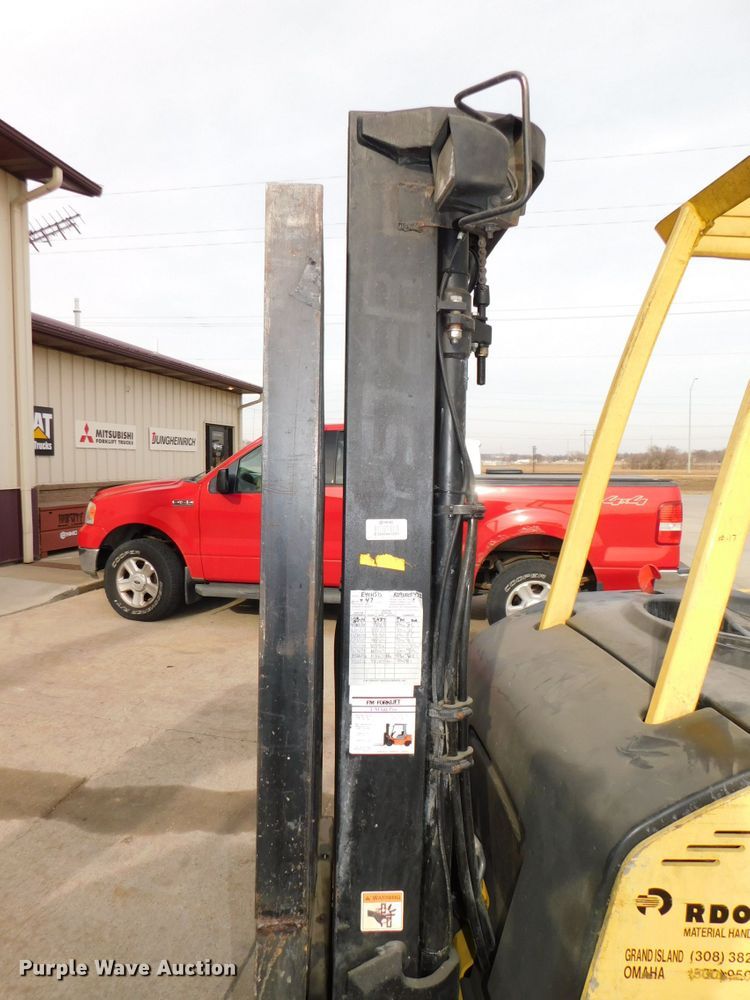 image for item DJ5883 2002 Hyster E40HSD  forklift