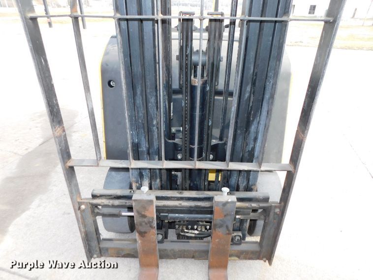 image for item DJ5883 2002 Hyster E40HSD  forklift