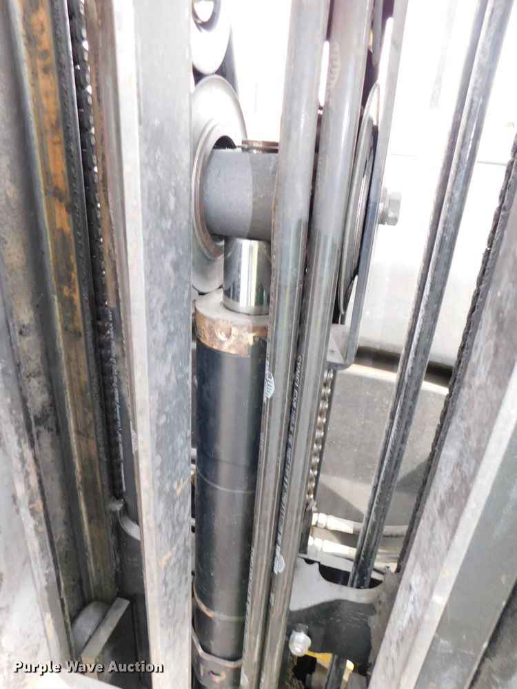 image for item DJ5883 2002 Hyster E40HSD  forklift