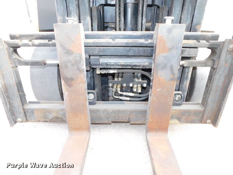 image for item DJ5883 2002 Hyster E40HSD  forklift