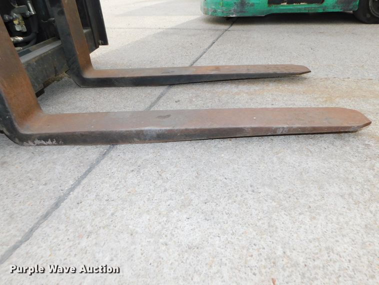 image for item DJ5883 2002 Hyster E40HSD  forklift