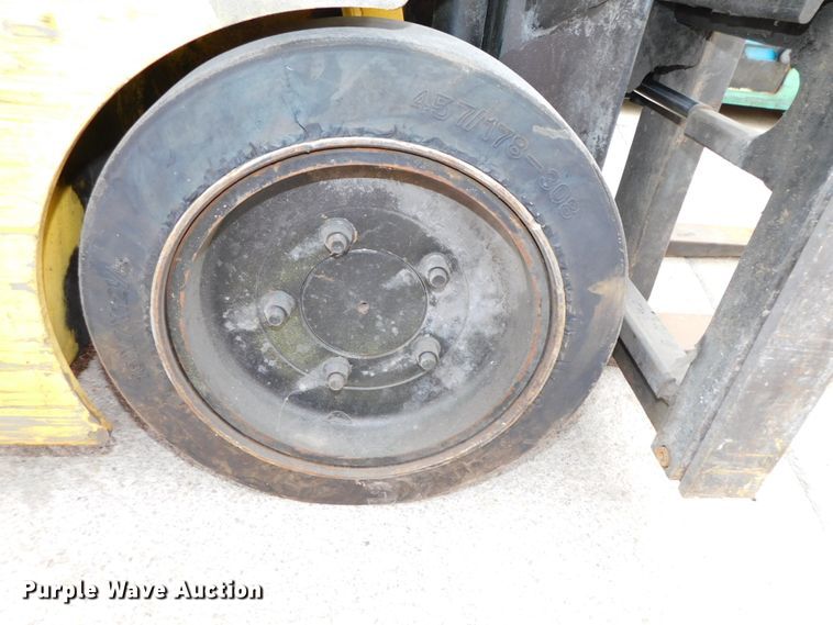 image for item DJ5883 2002 Hyster E40HSD  forklift