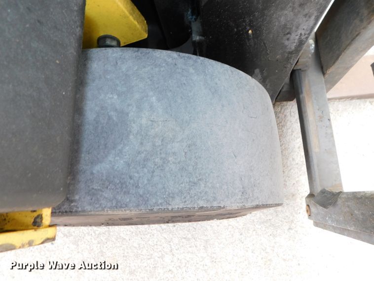 image for item DJ5883 2002 Hyster E40HSD  forklift