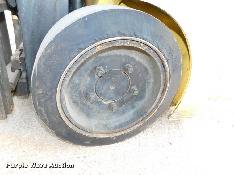 image for item DJ5883 2002 Hyster E40HSD  forklift