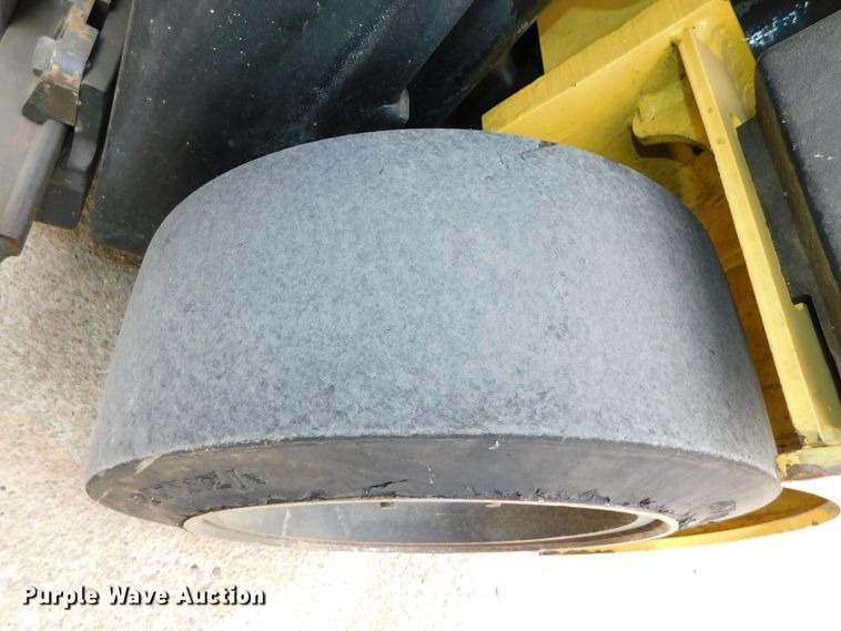 image for item DJ5883 2002 Hyster E40HSD  forklift