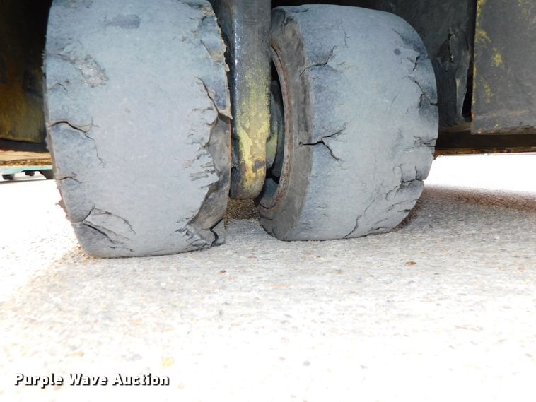 image for item DJ5883 2002 Hyster E40HSD  forklift