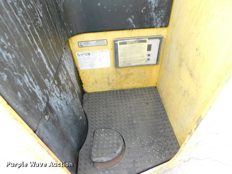 image for item DJ5883 2002 Hyster E40HSD  forklift