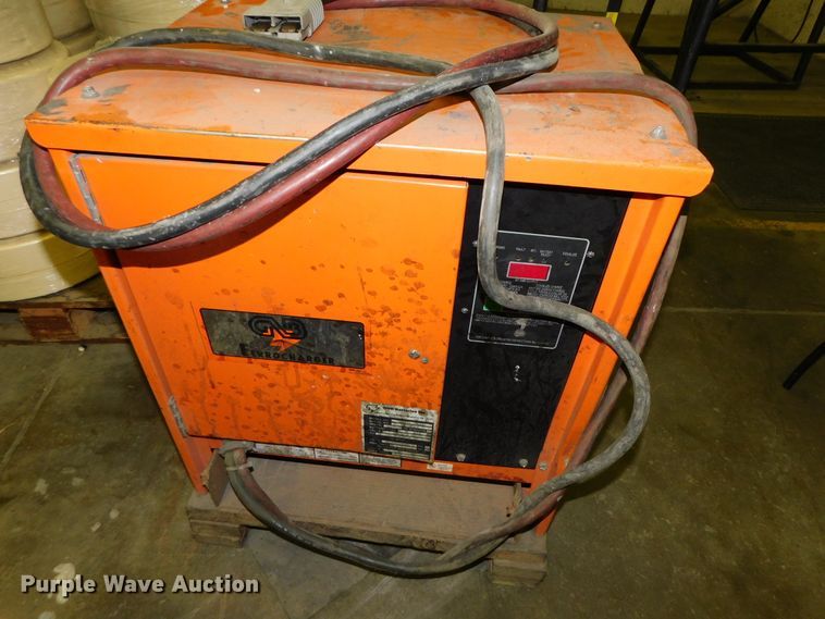 image for item DJ5883 2002 Hyster E40HSD  forklift