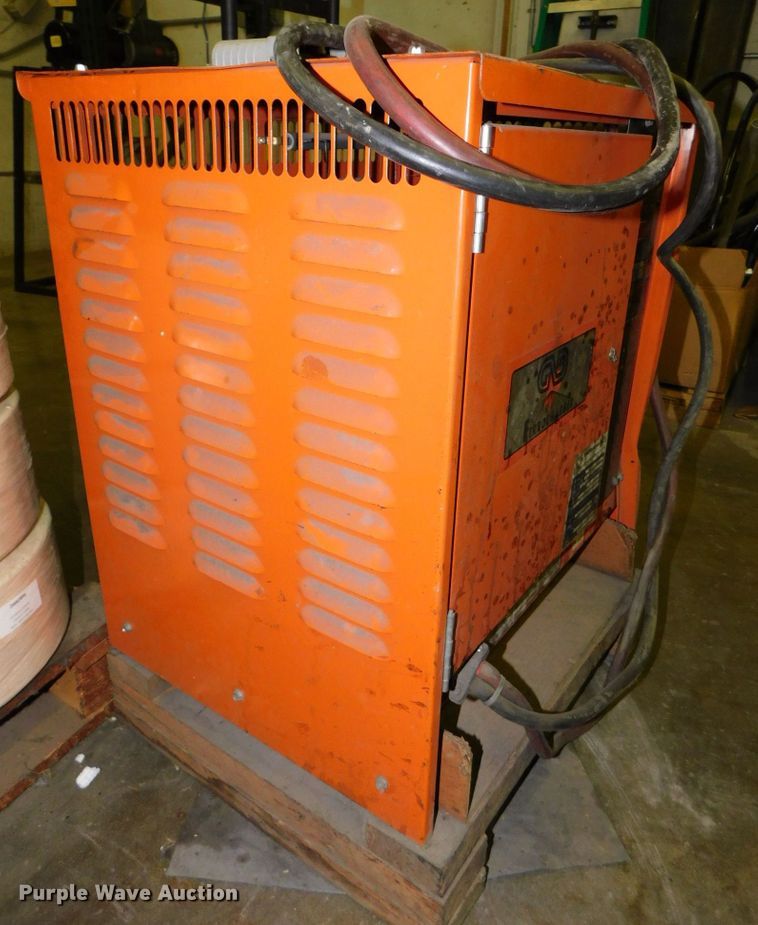 image for item DJ5883 2002 Hyster E40HSD  forklift