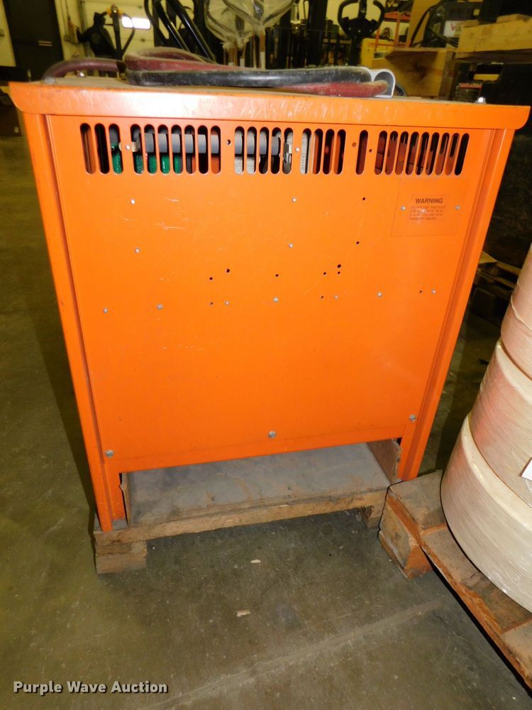 image for item DJ5883 2002 Hyster E40HSD  forklift