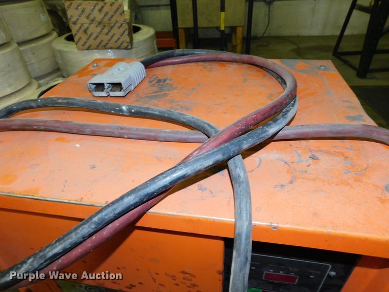 image for item DJ5883 2002 Hyster E40HSD  forklift