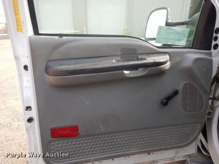 image for item DJ6504 2006 Ford F450 Super Duty  bucket truck